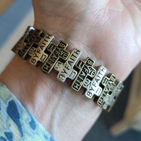 Vintage "Live By Faith" Cross Stretch Bracelet – Inspirational Christian Jewelry - Picture 2 of 7